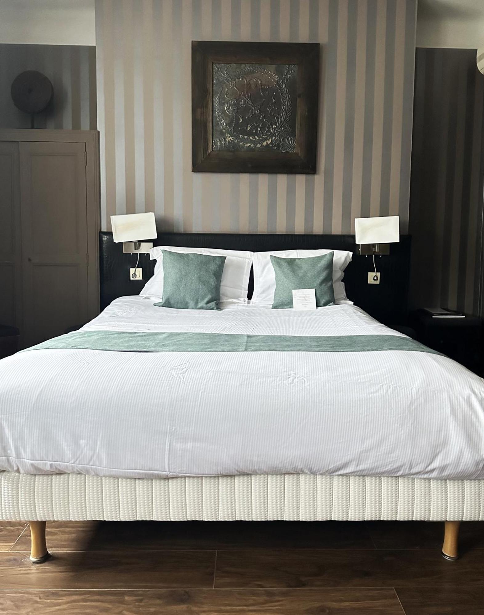 The Originals Boutique, Hotel Bulles By Forgeron, Lille Sud Seclin Bagian luar foto